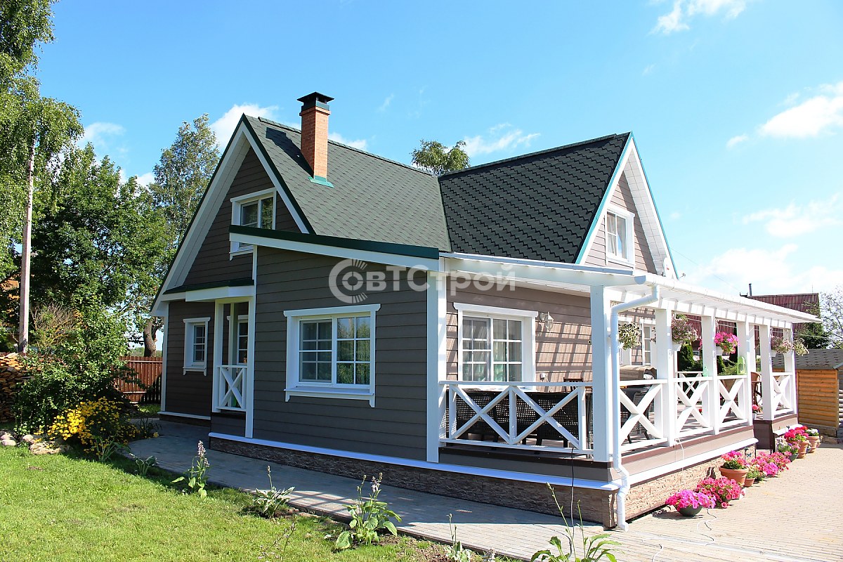 Дом из сайдинга с верандой