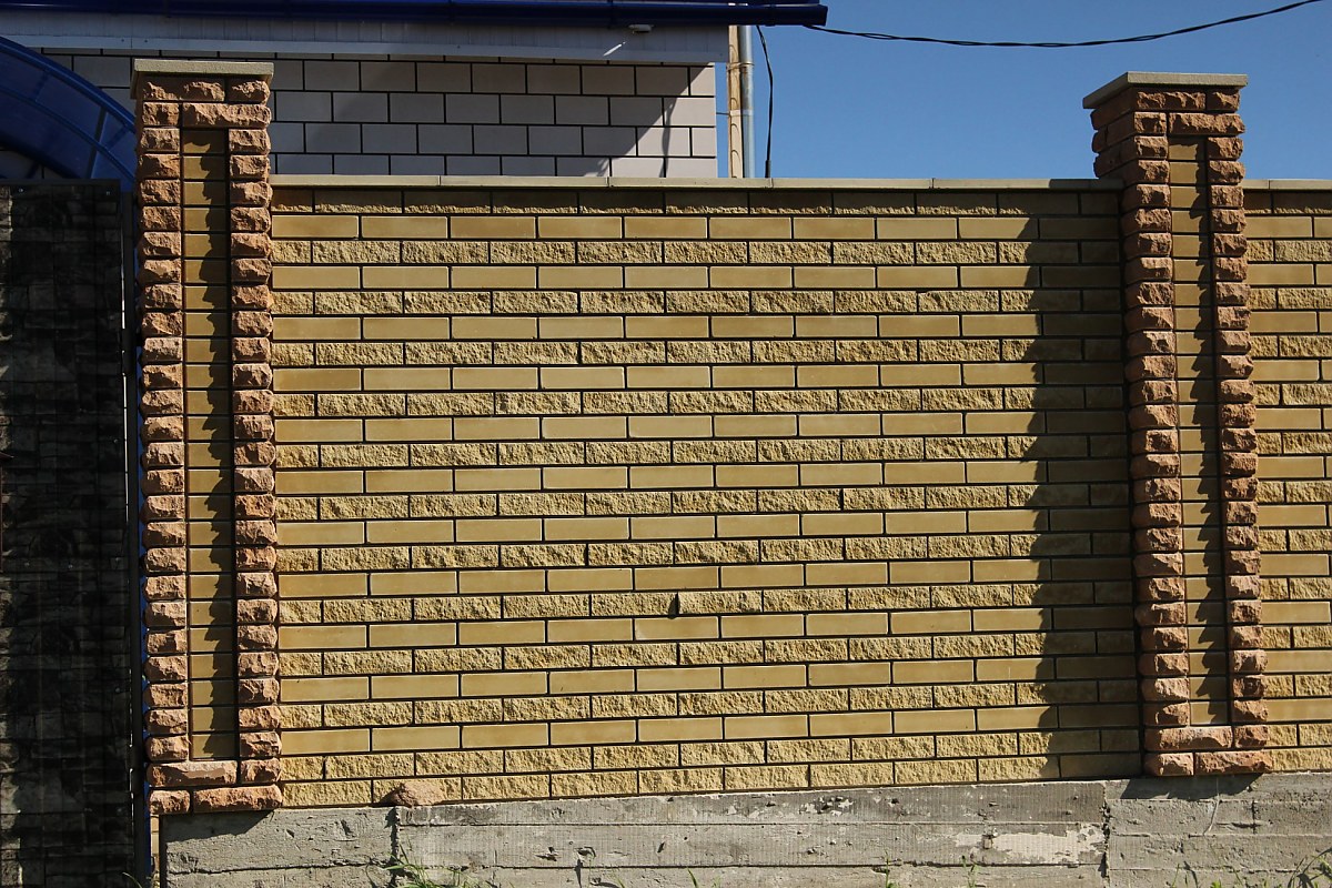 Дом из колотого кирпича