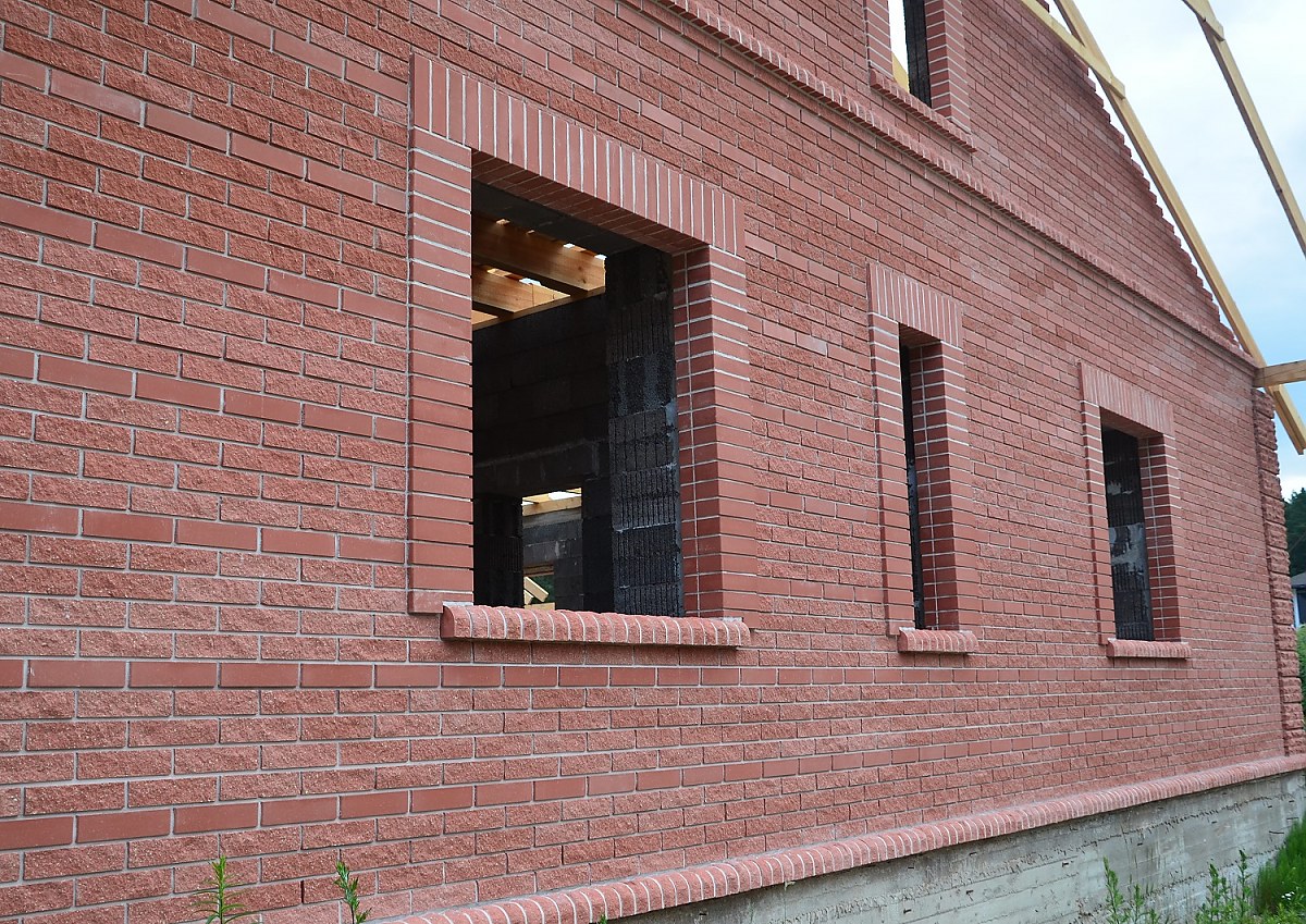 Гранитный кирпич для дома